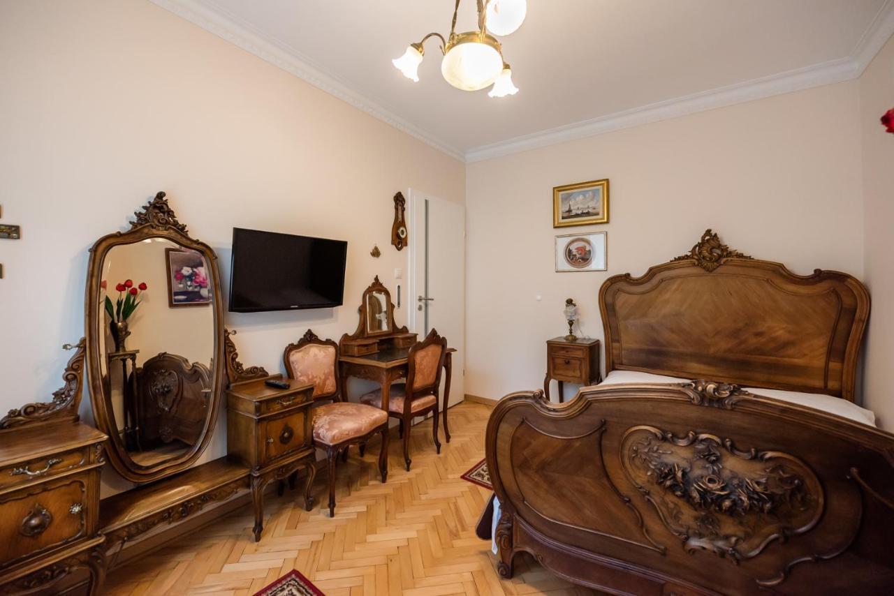 Downtown Antique Apartment วอร์ซอ ภายนอก รูปภาพ