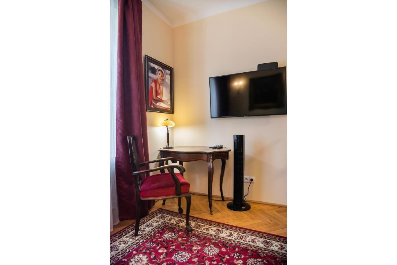 Downtown Antique Apartment วอร์ซอ ภายนอก รูปภาพ