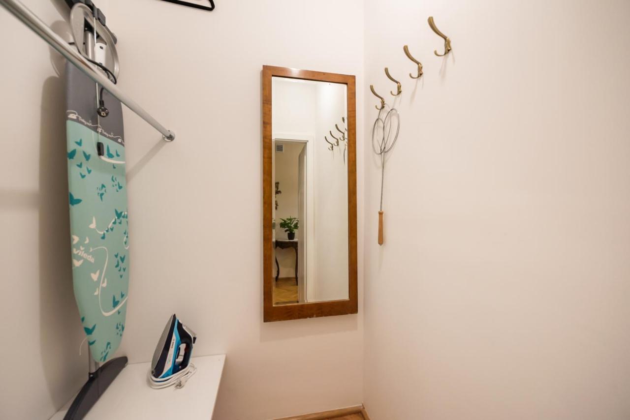 Downtown Antique Apartment วอร์ซอ ภายนอก รูปภาพ